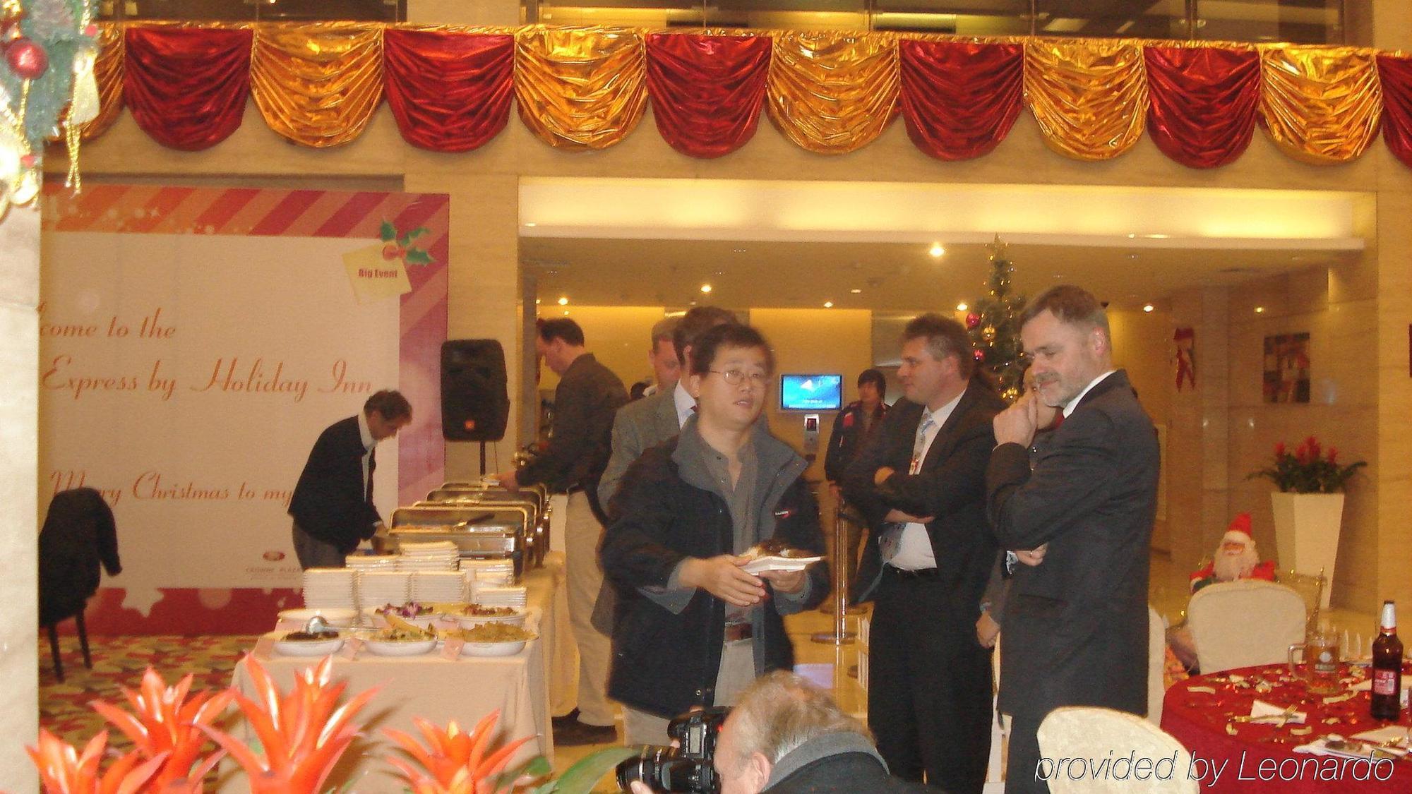 Holiday Inn Express Tianjin Airport By Ihg Restaurant photo