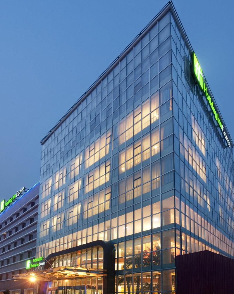 Holiday Inn Express Tianjin Airport By Ihg Exterior photo